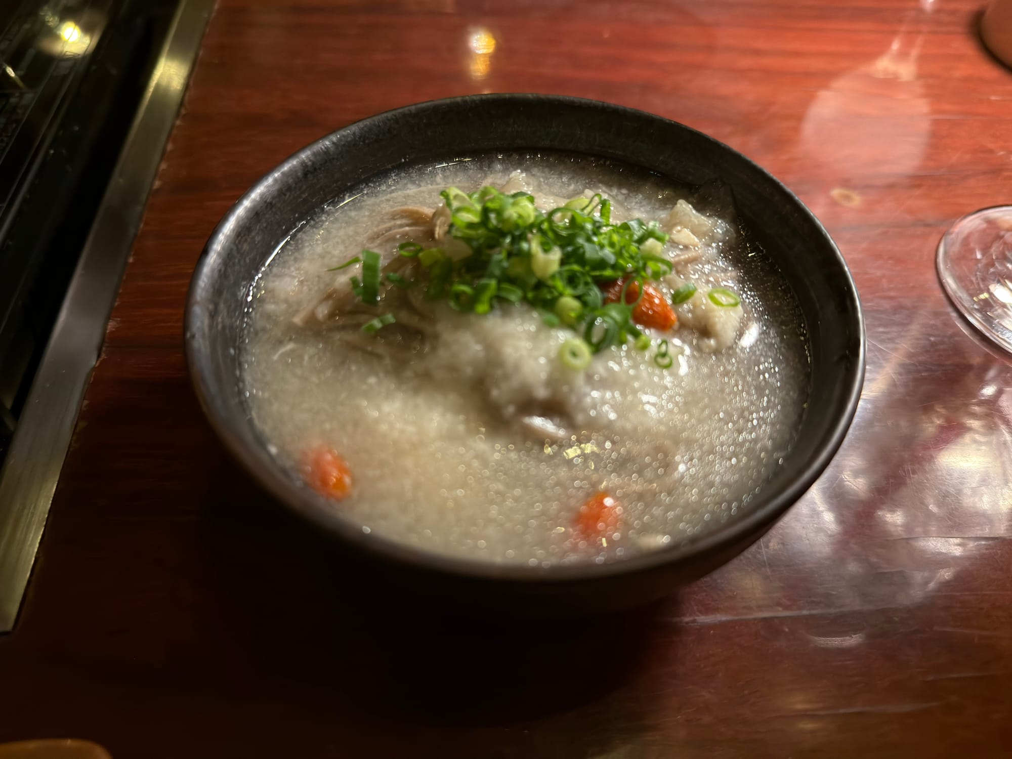 坐離宮火鍋套餐最後的主食，用剩餘高湯精華熬煮的蕎麥麵