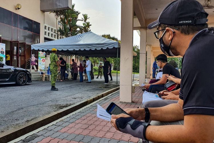 Malaysia's AstraZeneca vaccine registration was a nightmare. What might have happened?