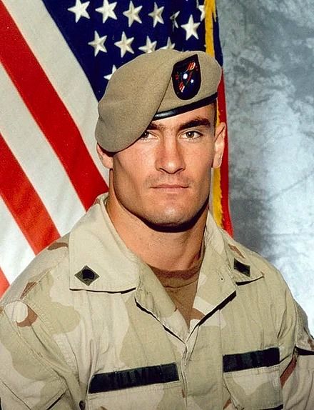 La NFL a-t-elle exploitée la mort de Pat Tillman à des fins de propagande pro-guerre?