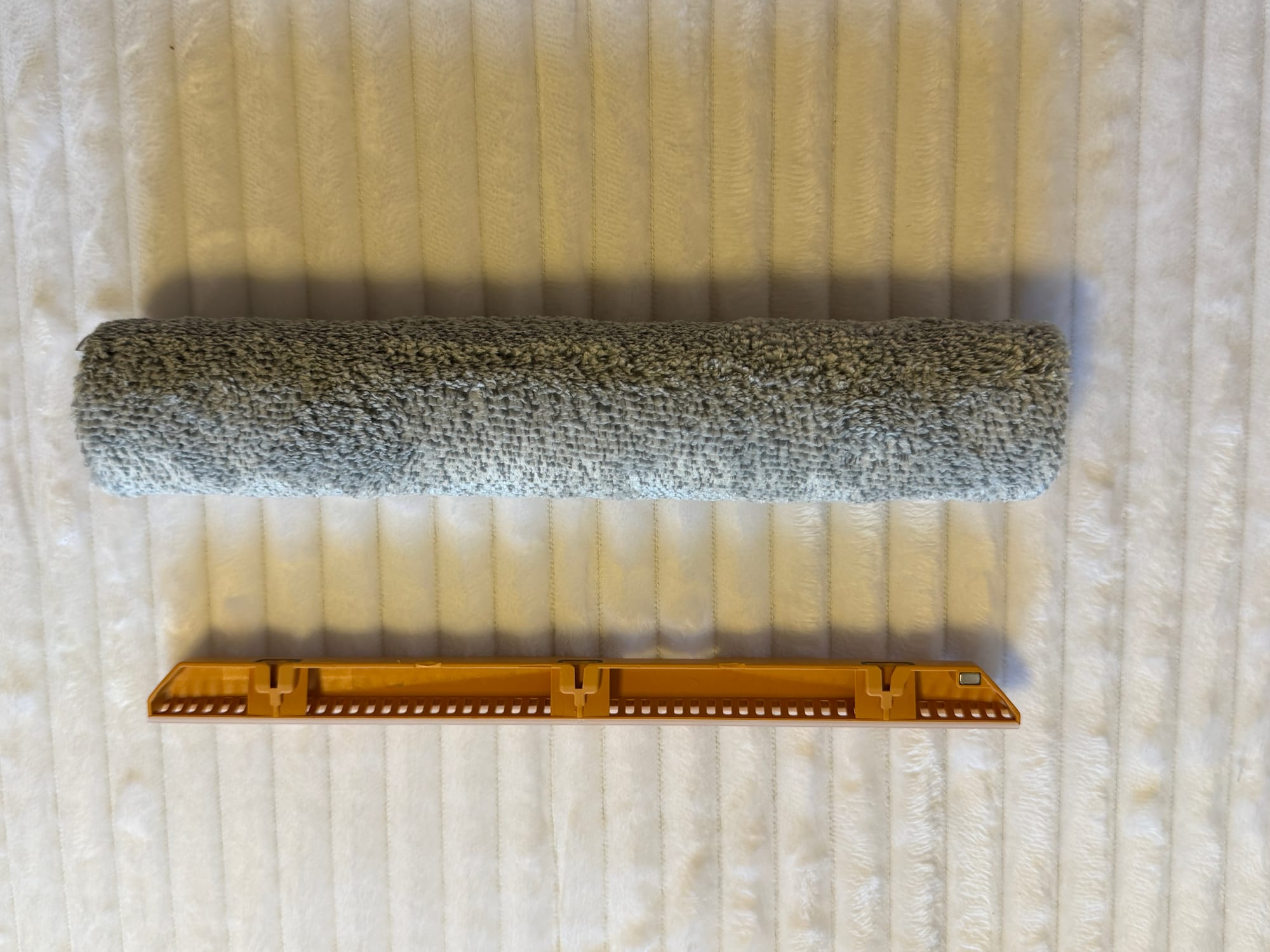 Close-up of the Qrevo Curv 2 Flow's SpiraFlow self-cleaning mop roller