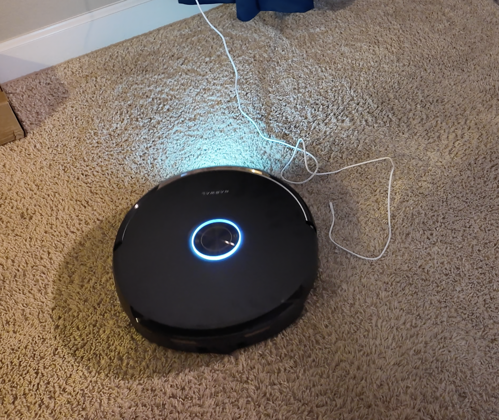Flow 2 accurately identifies the white power cable on carpet.