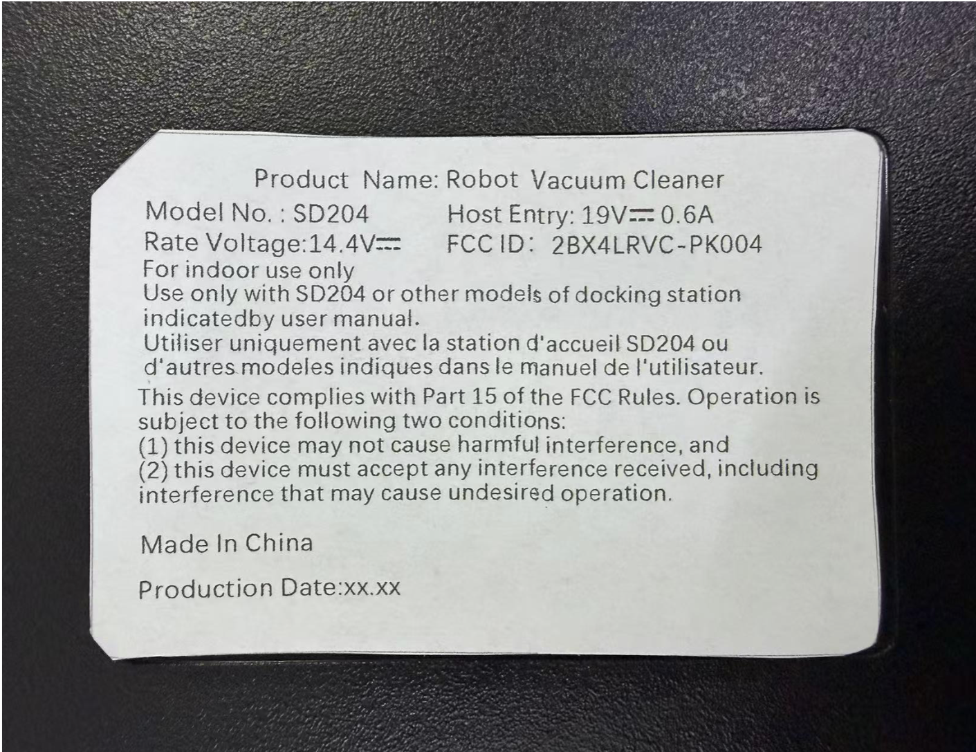 Product label for the SD204 robot vacuum listing electrical ratings and FCC identification information.