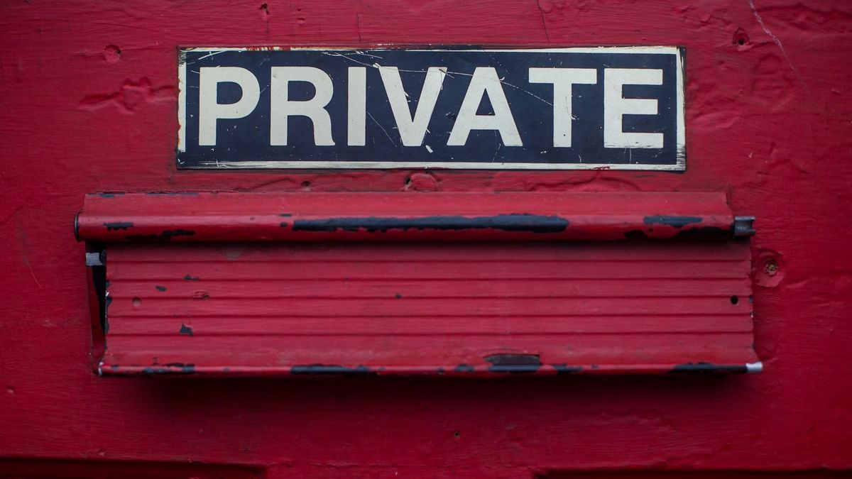 Private sign above a red letterbox.