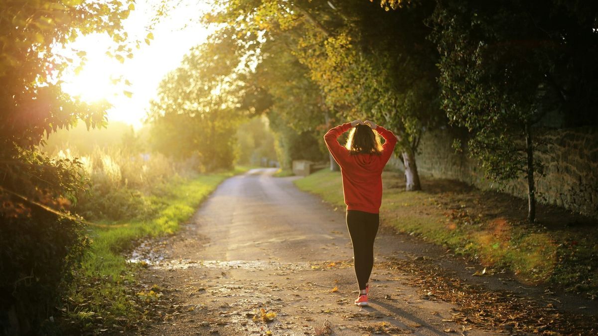 Why Walking is Better Than Running: 8 Reasons