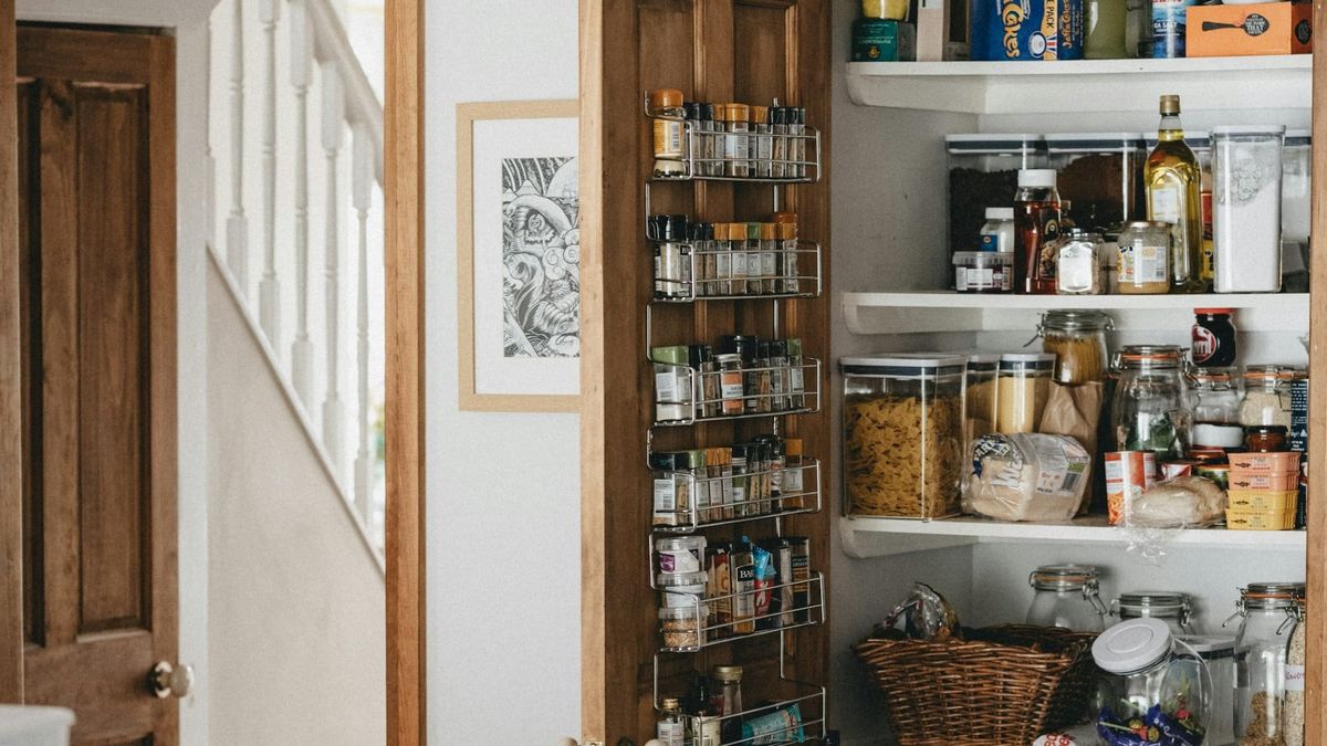 7 Mediterranean Diet Pantry Staples (And How to Use Them)