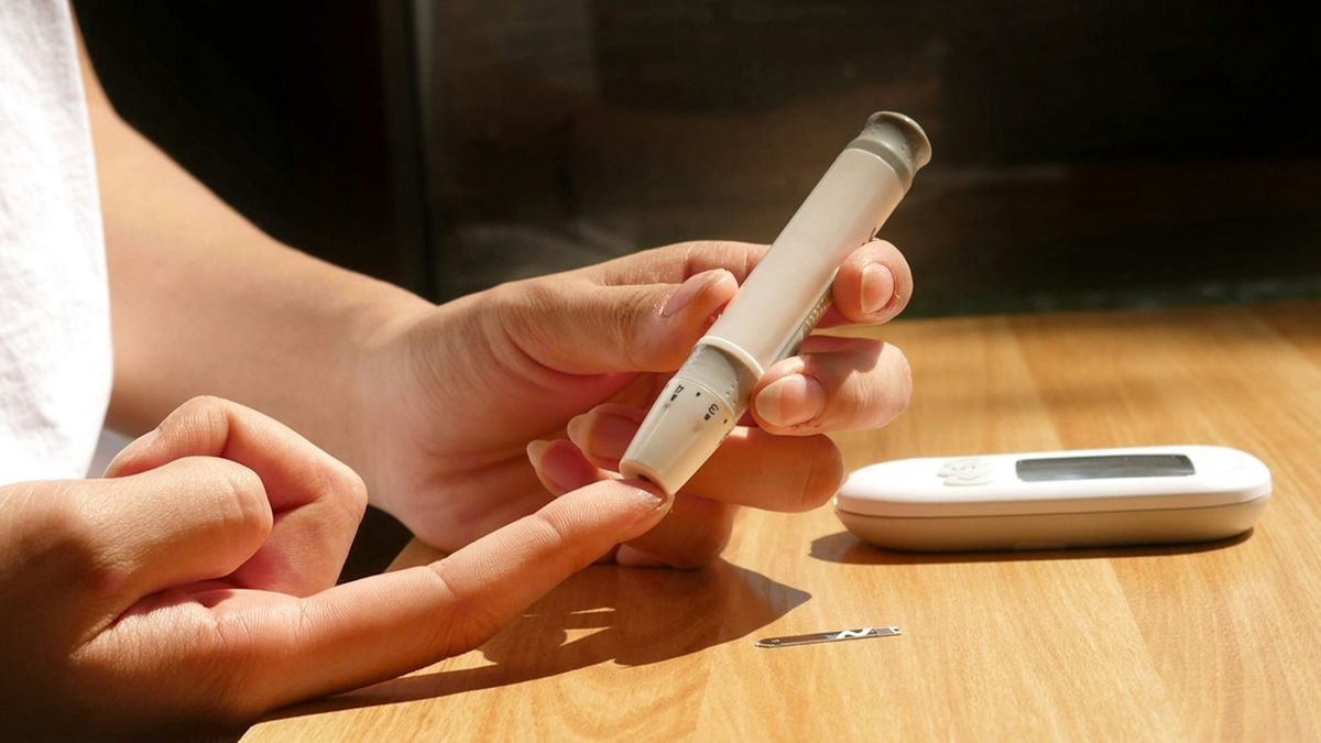 How Intermittent Fasting Affects Diabetes & Blood Sugar