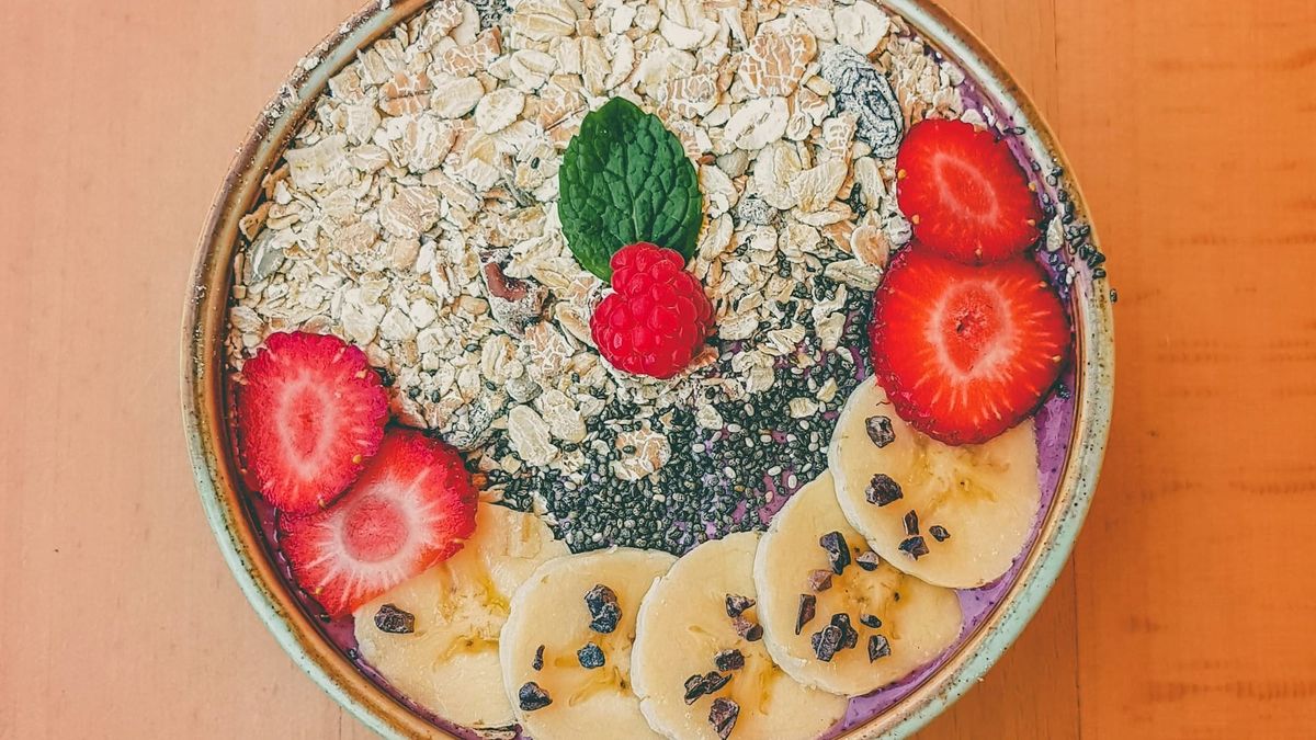 Oats in a bowl with strawberries and bananas.