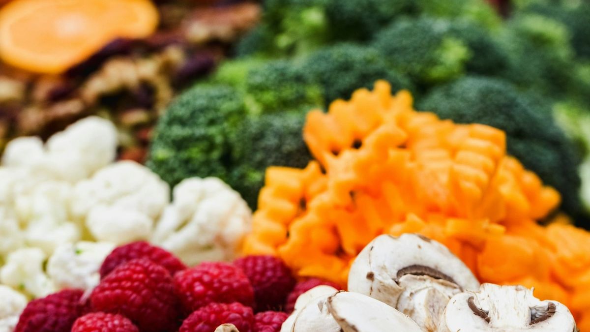 Spread of fruits and vegetables of different colours.