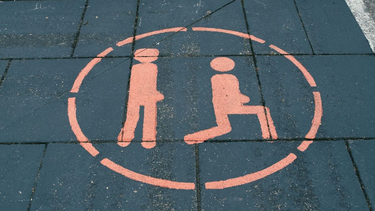 Lunge exercise painted onto a pavement.