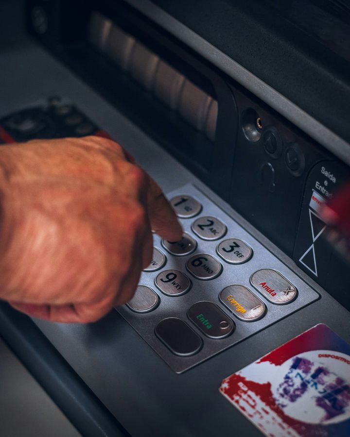 Building a CX Awareness Campaign for a Tier-One Retail Bank