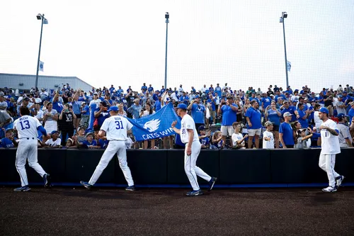 Recruiting notebook: Kentucky on tear through the Midwest