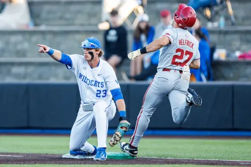 Kentucky falls 5-4 to Arkansas in back-and-forth battle