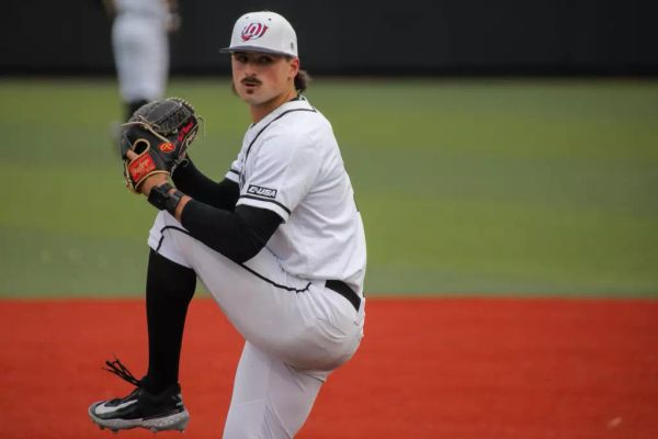 Western Kentucky starter Jack Bennett commits to Kentucky