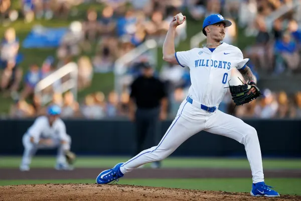 Kentucky pushes its chips to the middle in series-opening win against Arkansas