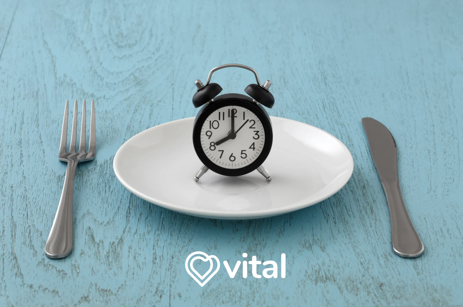 DALL·E 2025-03-15 20.21.46 - A conceptual image representing intermittent fasting. A classic black alarm clock is placed in the center of a light blue background. On the left side.webp