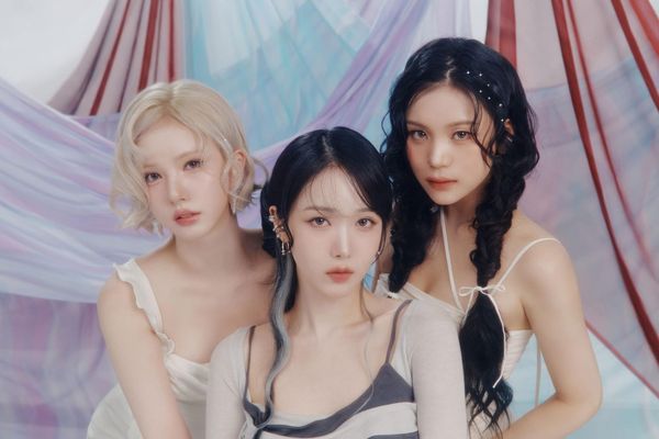 Eunha, SinB, and Umji Stay Together at UNCORE as VIVIZ Name Hangs in Balance