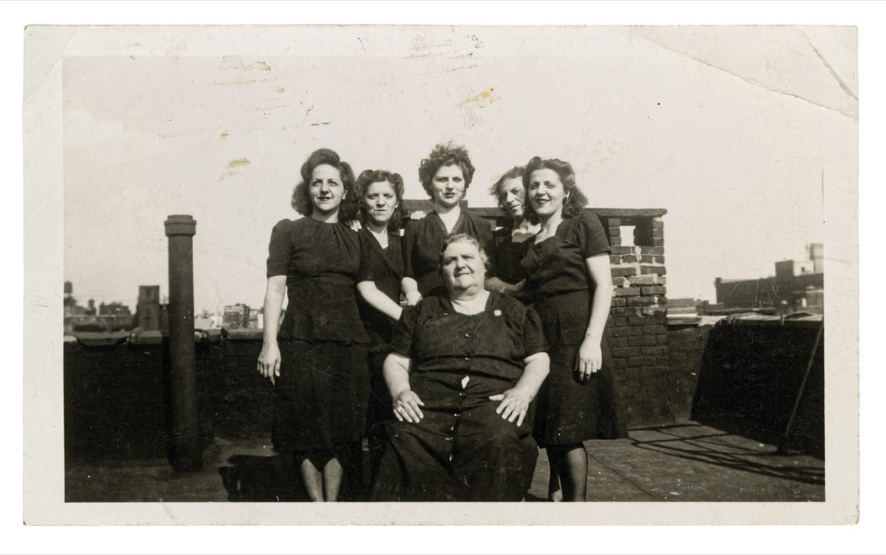 Tar Beach. Il popolo dei Rooftops nelle immagini scovate da Susan Meiselas