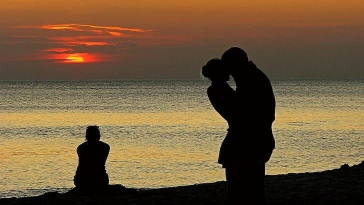 When You Feel Lonely in a Relationship: What It Really Means - and What You Can Do About It