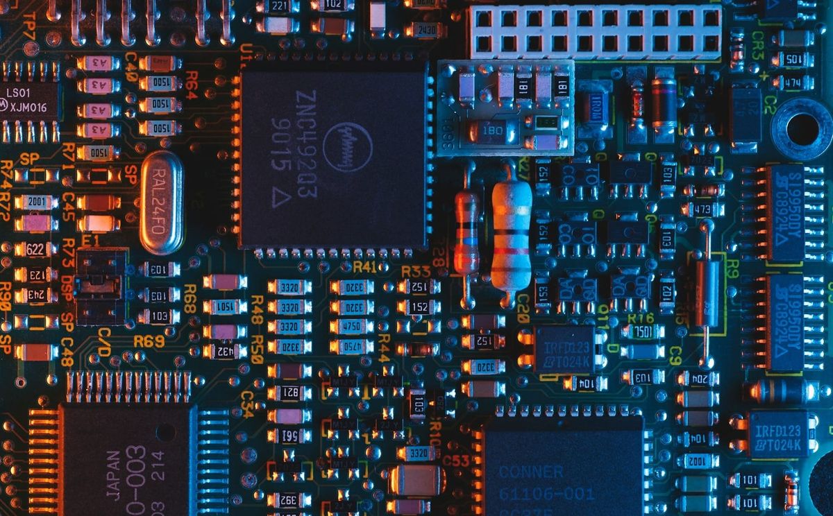 Deputada dos EUA vende $500k em Qualcomm após alta de 70%.