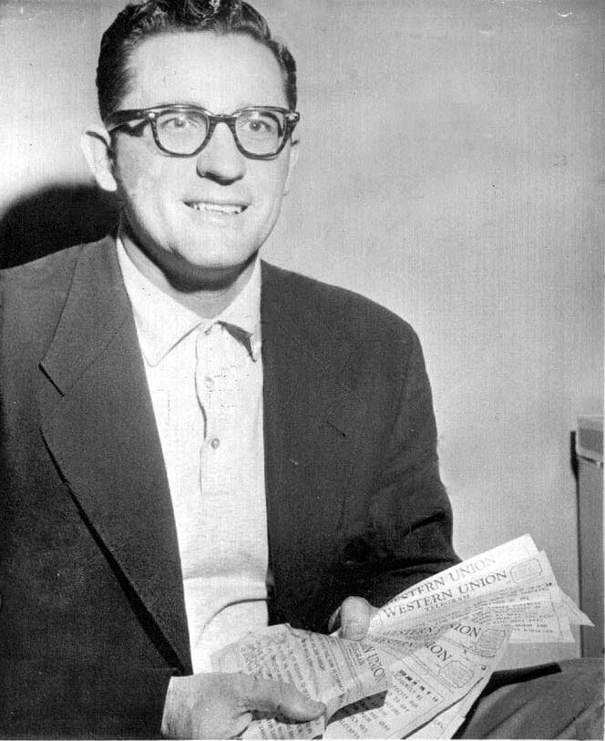 George Mikan — the first superstar of the LAKE era (public domain press photo)