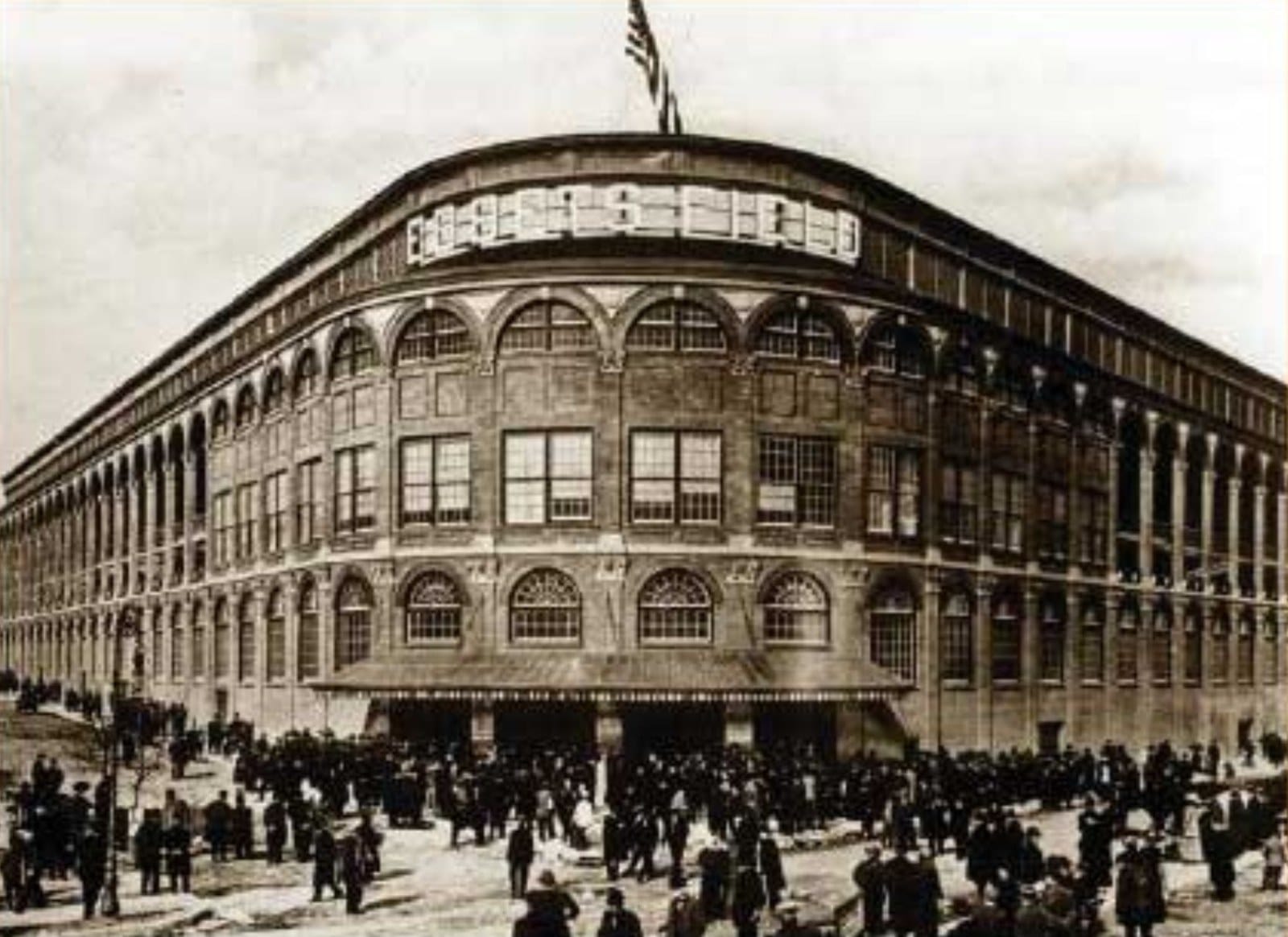 Opening day at the rotunda, April 1913.