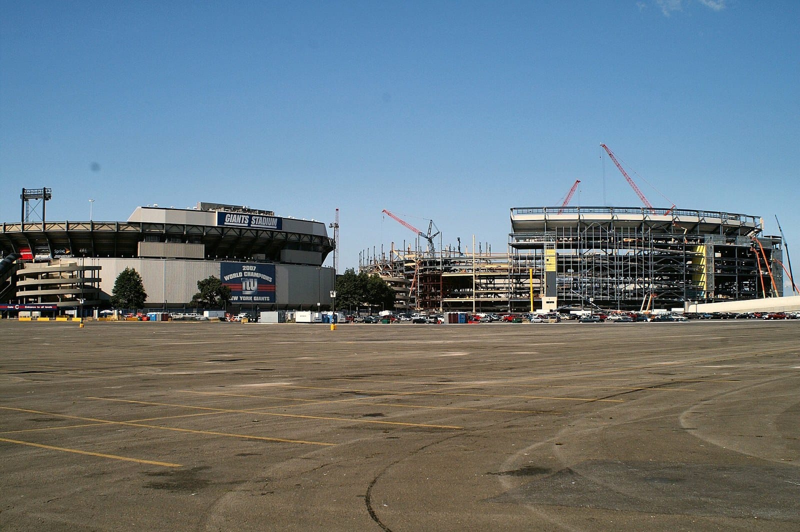 Old Giants Stadium beside its replacement — the Kickoff Classic died in 2002, and the era went with it. Photo: Agardk, CC BY-SA 3.0
