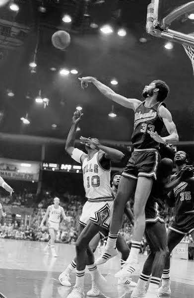 Alcindor over the Bulls — haze in the rafters, the old arenas' last years