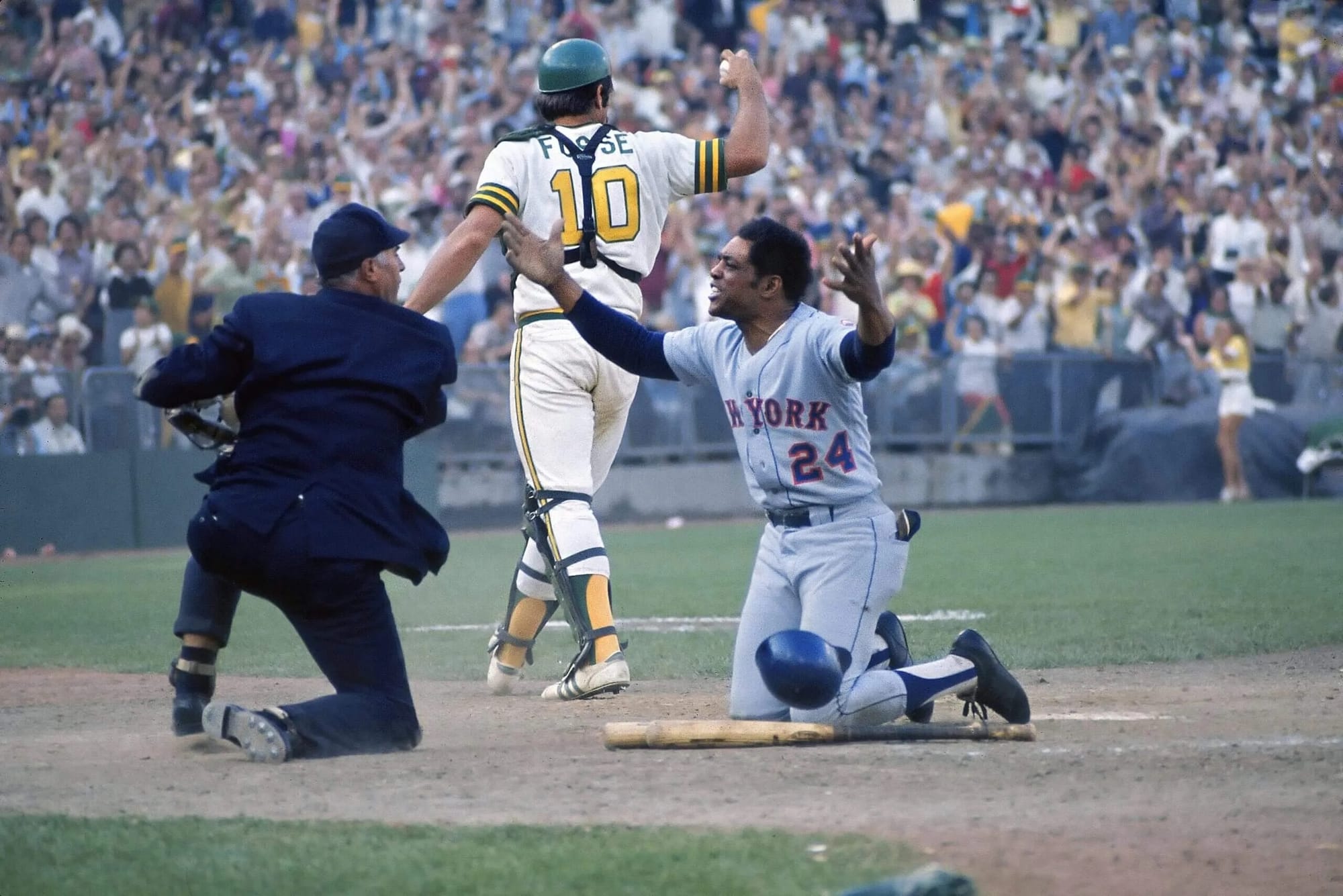 Willie Mays (24) argues a call at the plate with umpire Augie Donatelli in Game 2 of the 1973 World Series in Oakland.