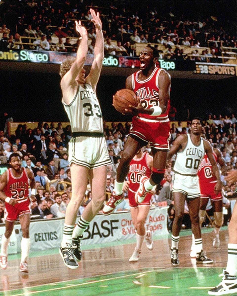 Jordan against Bird in Boston Garden, spring 1986: 2 seasons and a Rookie of the Year award into his career, and still no rookie card.