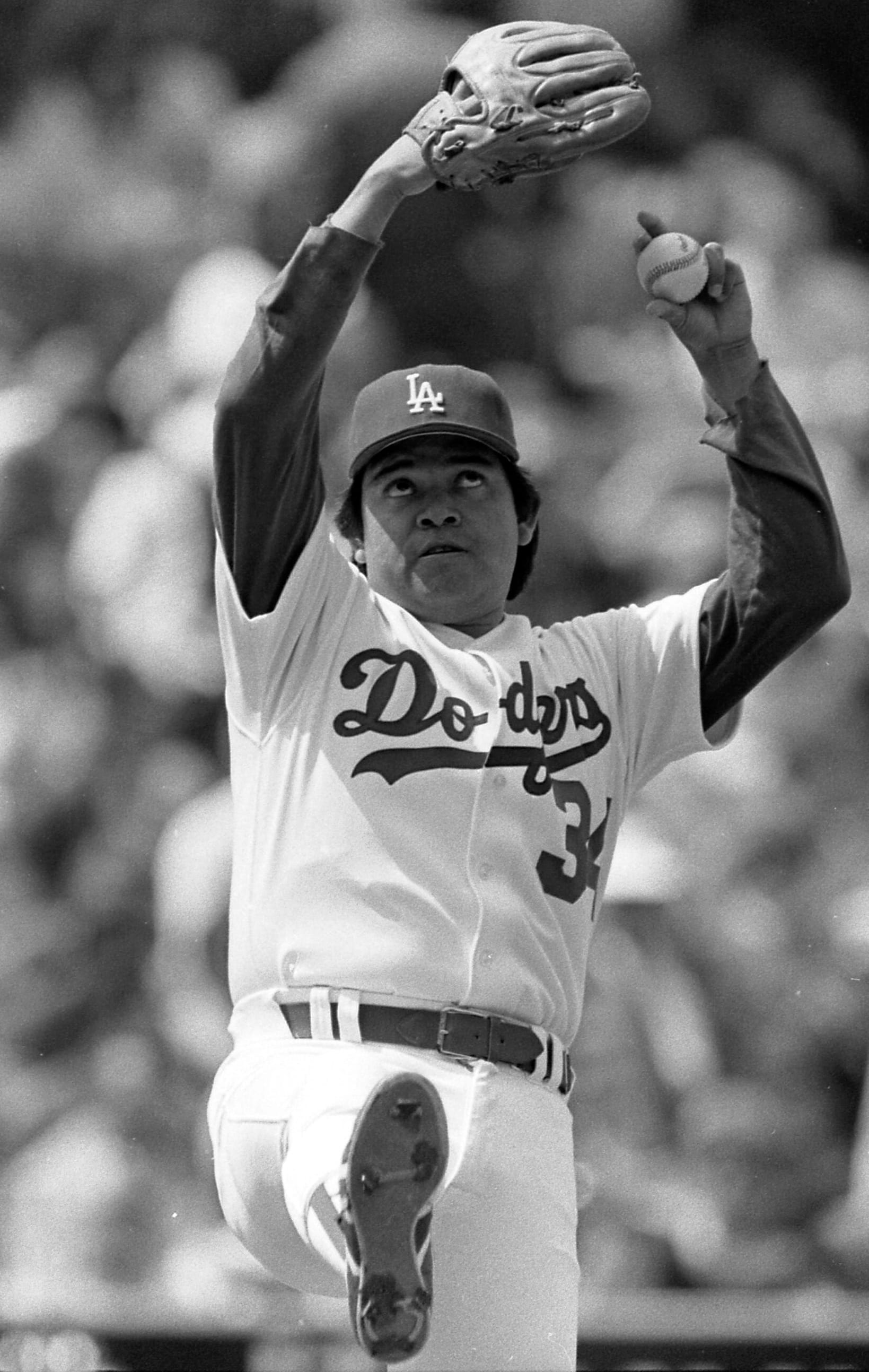Fernando Valenzuela at the top of the windup, eyes to the sky.