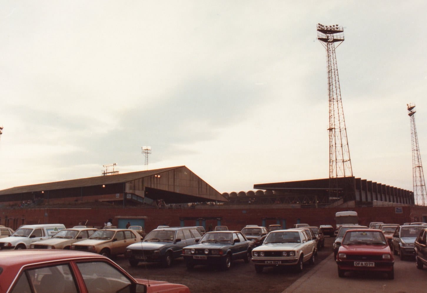 Maine Road, Manchester City's home, in 1985. (Photo: Cjc13, CC BY-SA 3.0, via Wikimedia Commons)