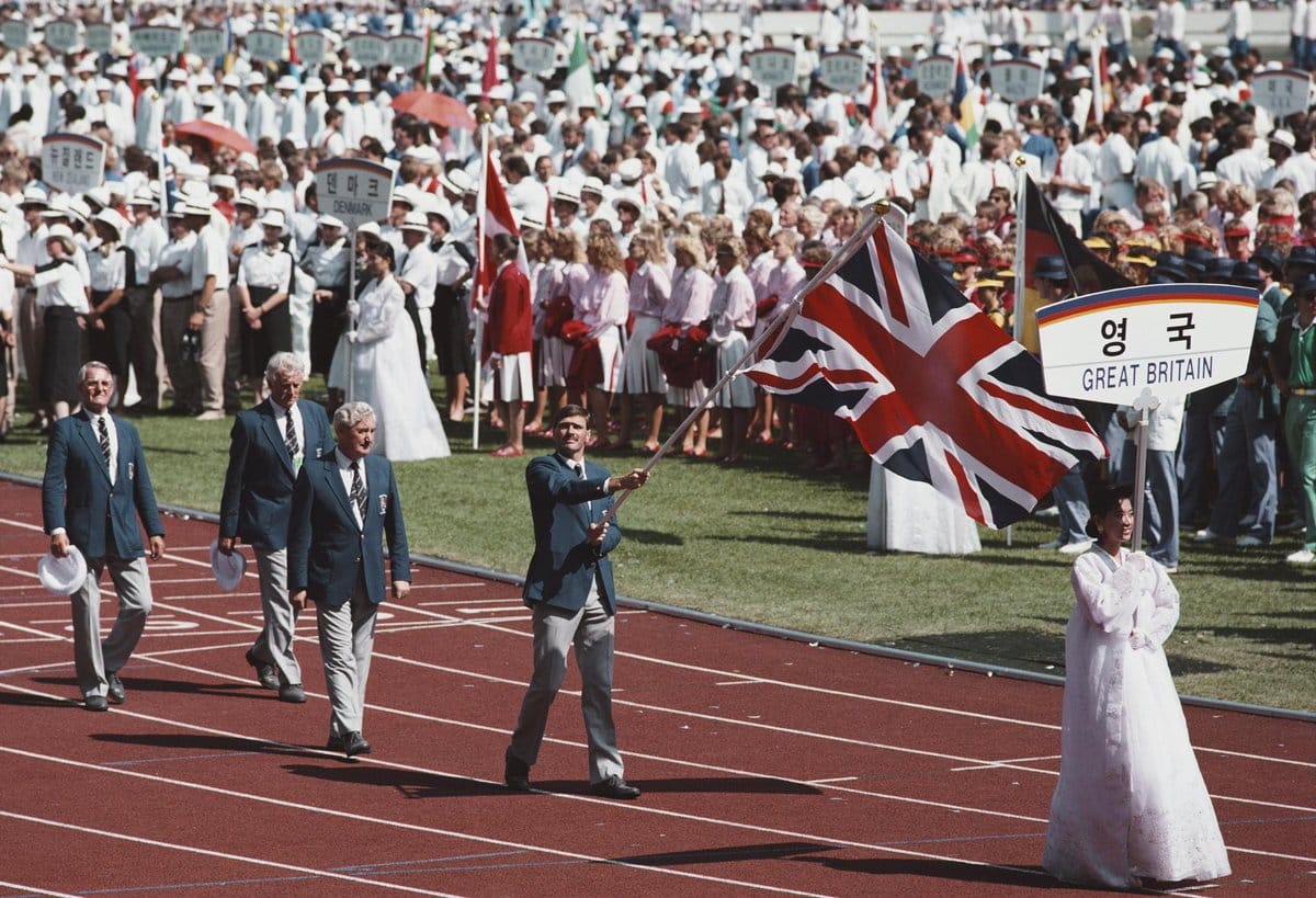 The parade of nations, with placards carried by bearers in hanbok. The last such parade to include East Germany, the Soviet Union, North Yemen and Yugoslavia.