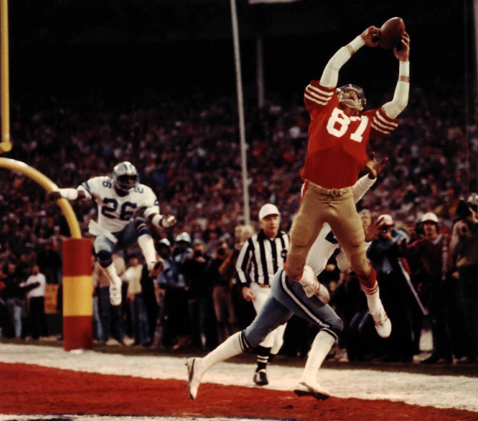 The Catch: Dwight Clark over Everson Walls.