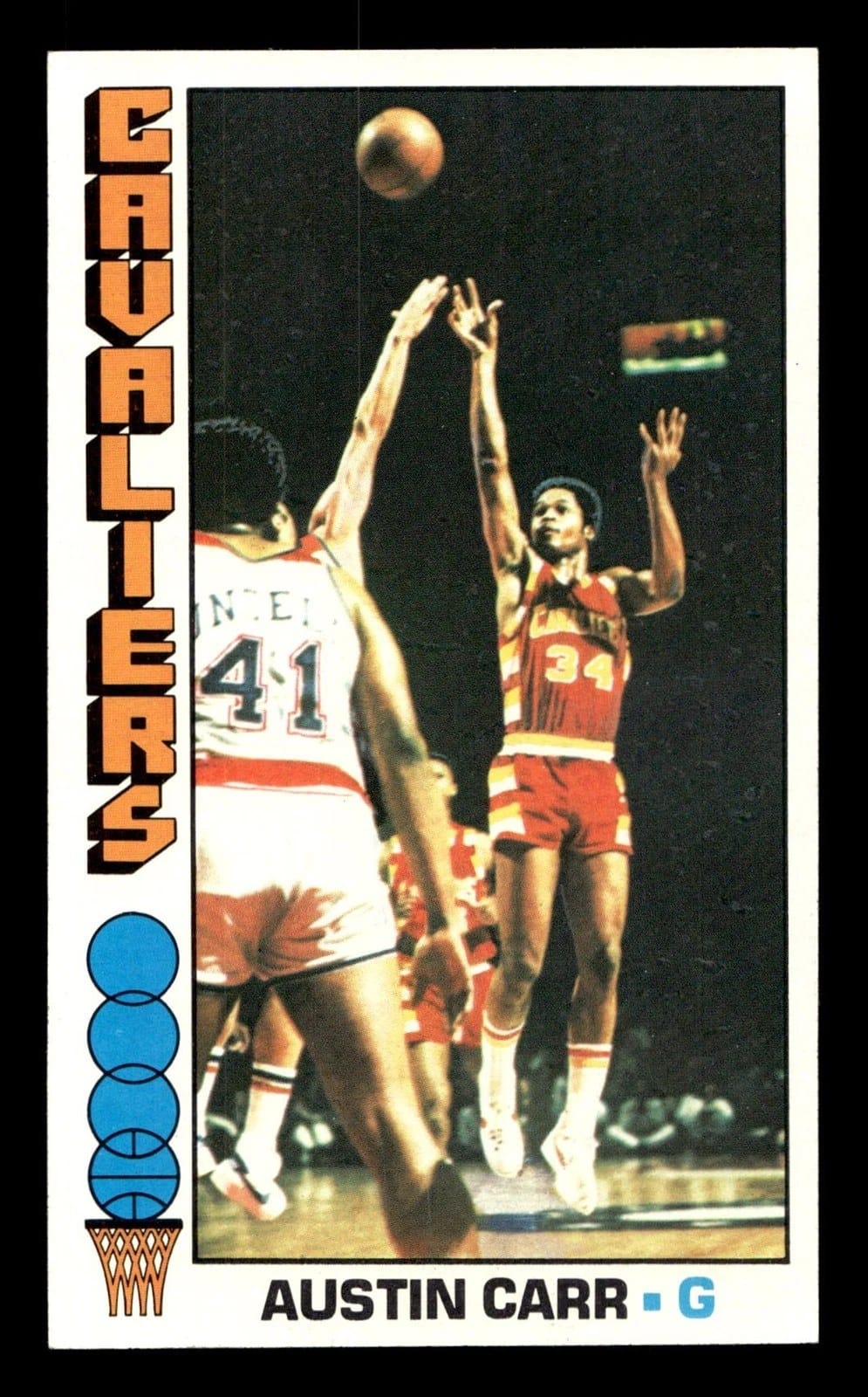 1976-77 Topps Austin Carr — with Unseld doing the unglamorous work.