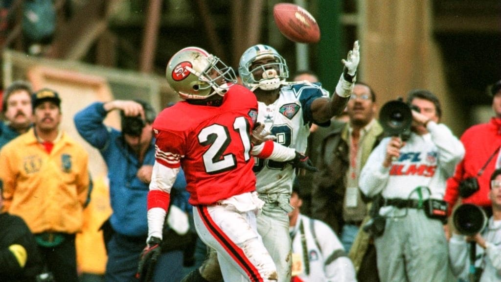 Deion Sanders (21) and Michael Irvin go up for the ball.
