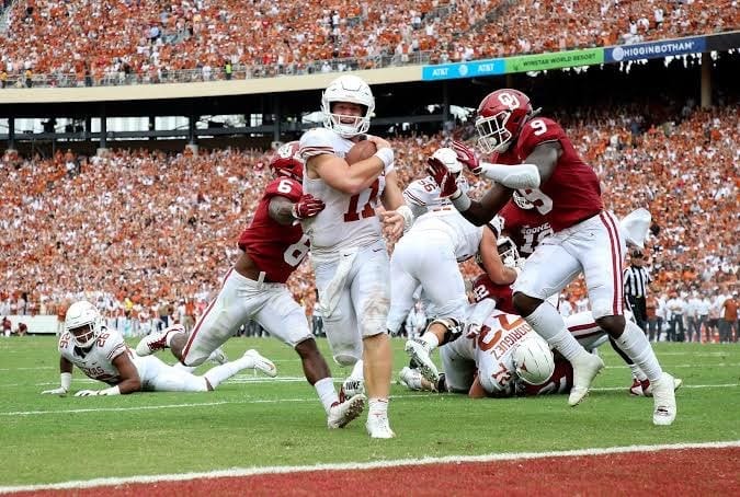 Sam Ehlinger (11) against Oklahoma, 2018.