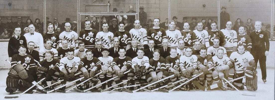 Both teams from the Ace Bailey Benefit Game in Toronto, 1934. (Photo: Alexandra Studio, public domain, via Wikimedia Commons)