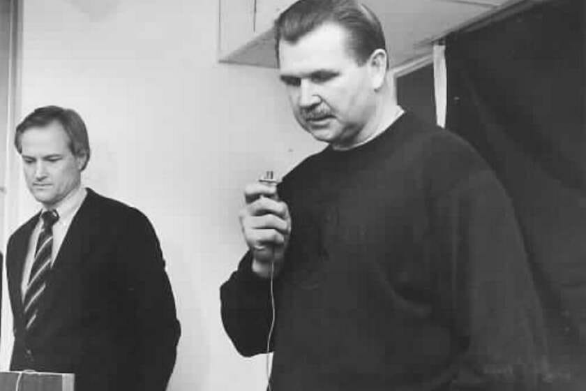 Ditka at his farewell news conference after the Bears fired him in January 1993.