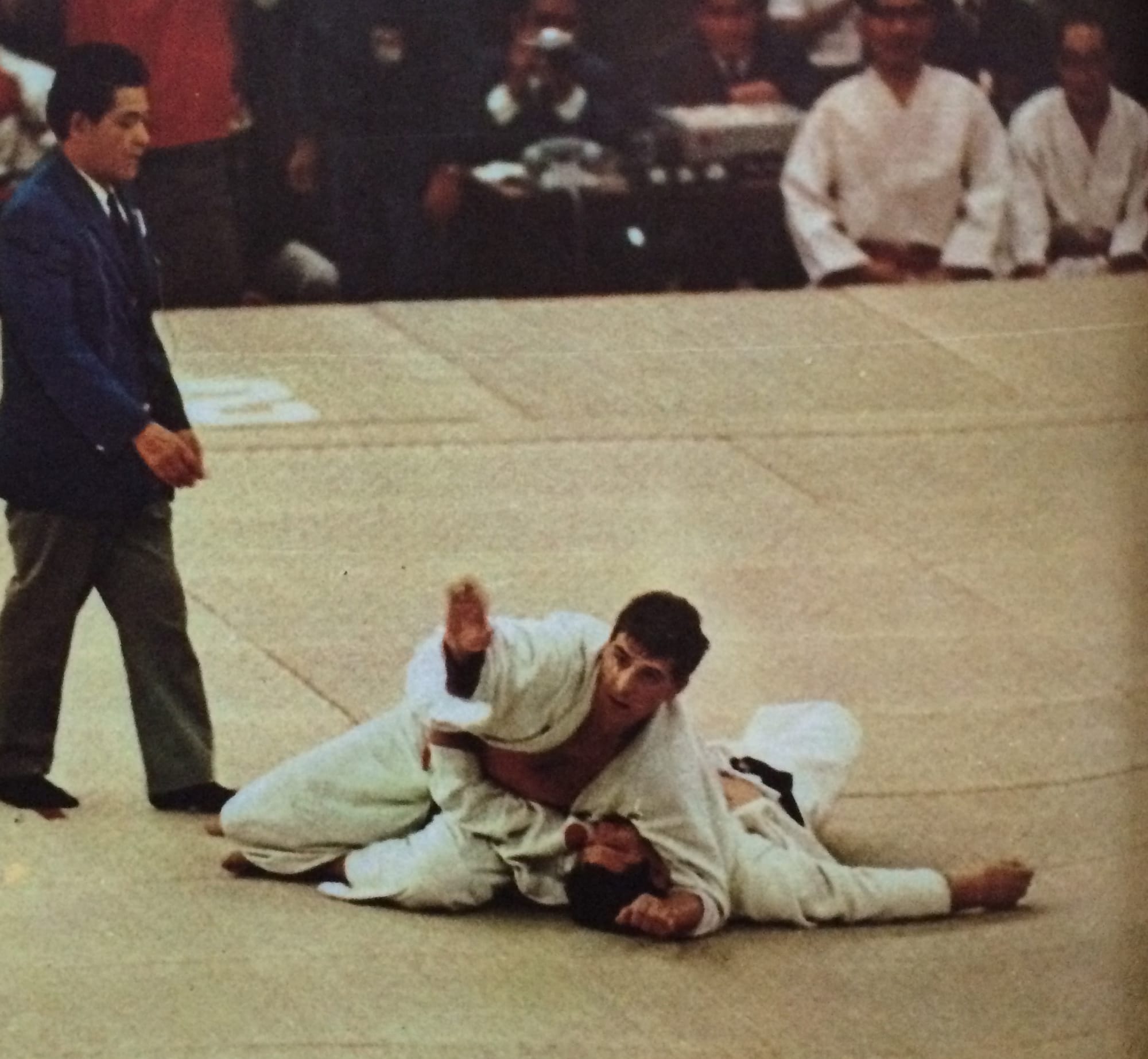 Anton Geesink pins Akio Kaminaga in the open-category final at the Nippon Budokan.