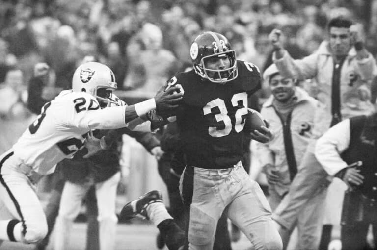 Franco Harris on the run.