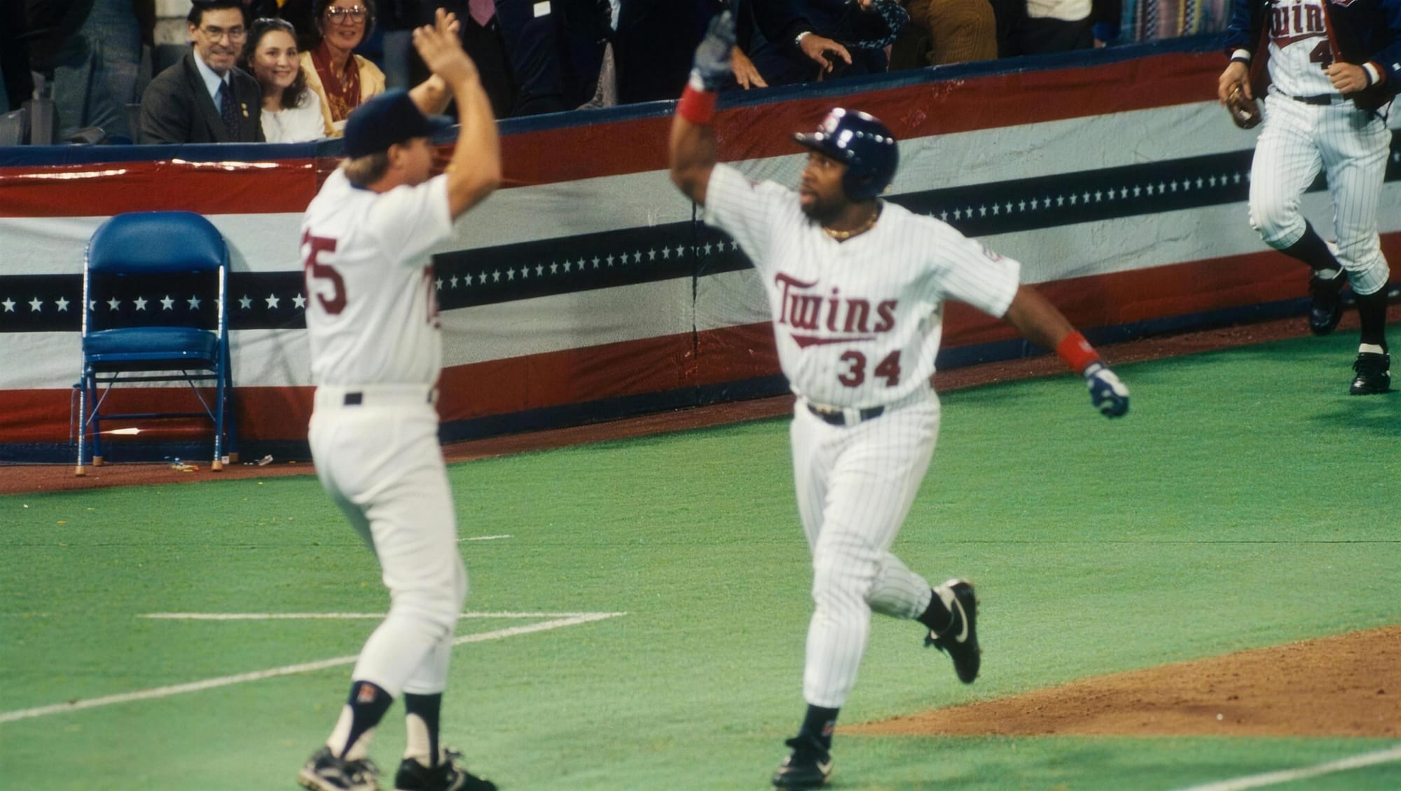 Kirby Puckett rounds the bases after his Game 6 home run, Oct. 26, 1991.
