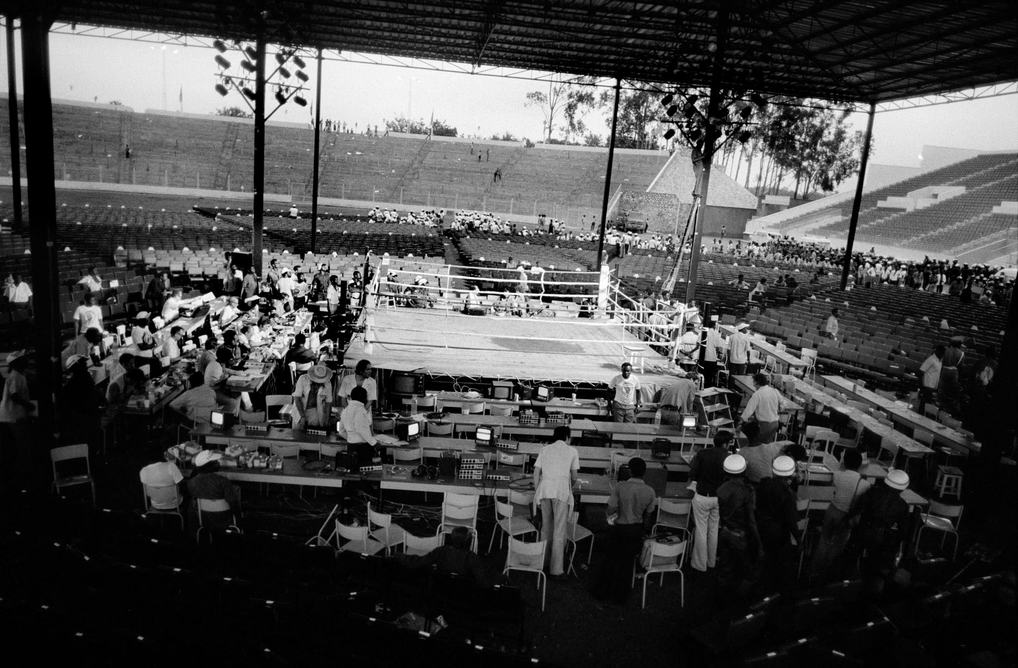 Ringside at the Stade du 20 Mai.