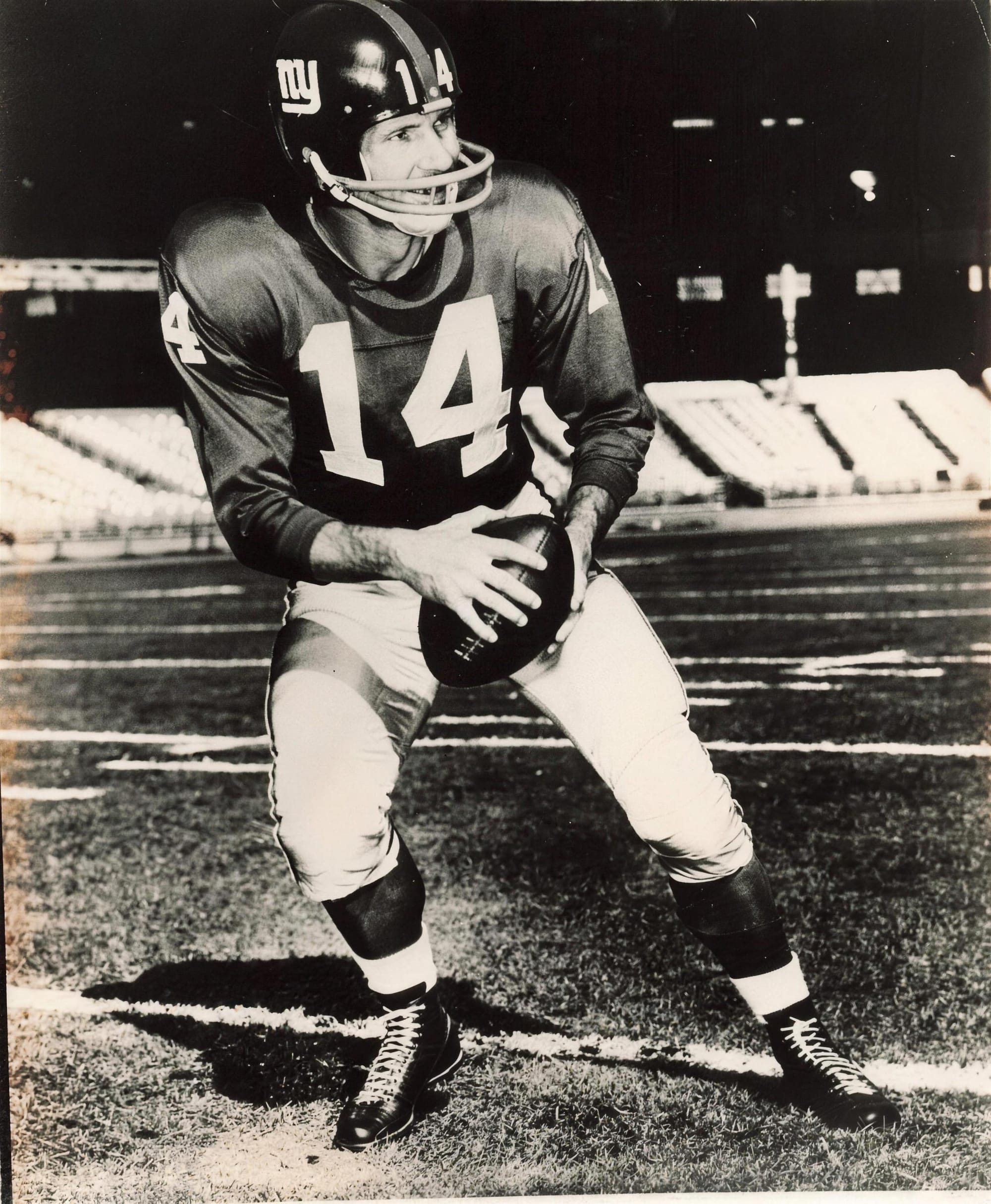 Tittle in a 1962 Giants press photo.