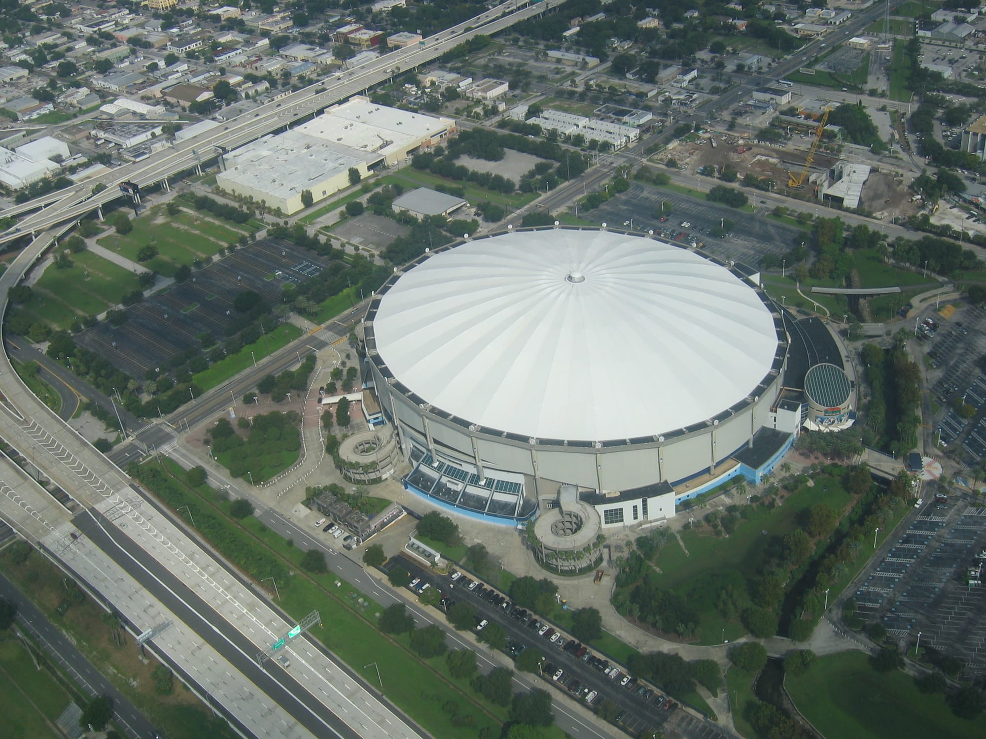 The dome from the air, 2009. (Photo: Opakapaka, public domain)