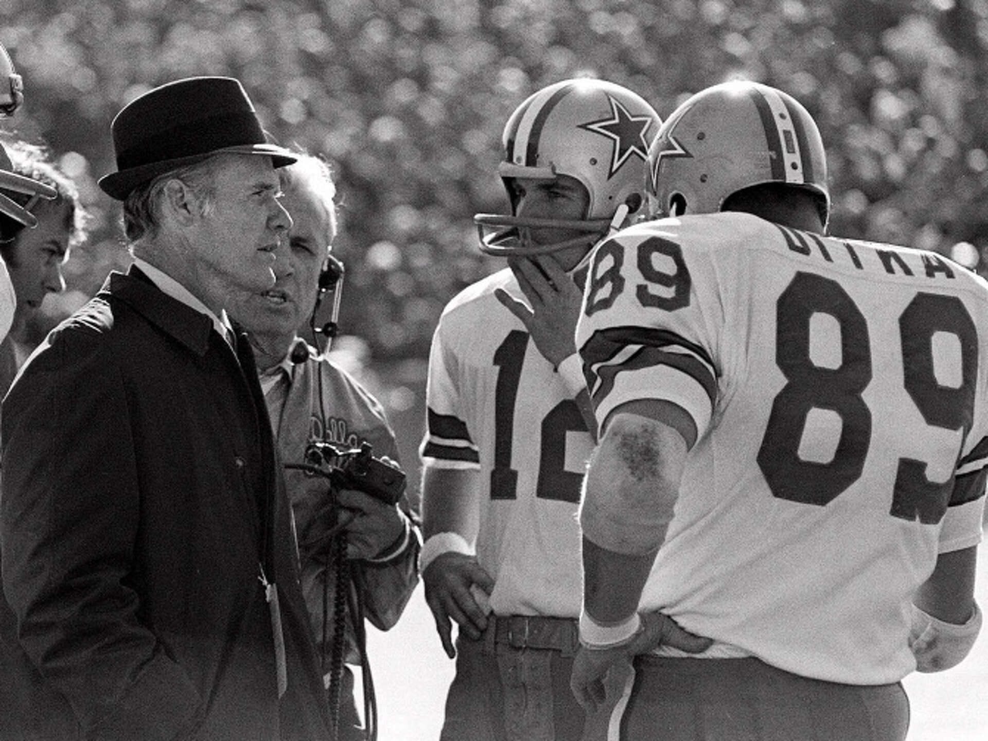Ditka (89) in Dallas with coach Tom Landry and quarterback Roger Staubach (12).