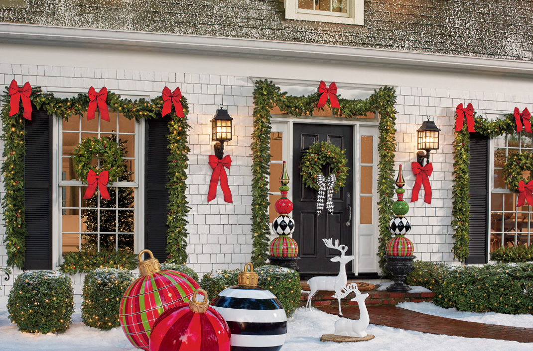 Poll: When should Christmas decorations go up? Click the link to vote on our google forms!🗳️🎄