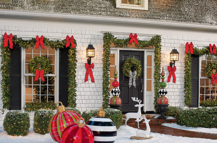 Poll: When should Christmas decorations go up? Click the link to vote on our google forms!🗳️🎄