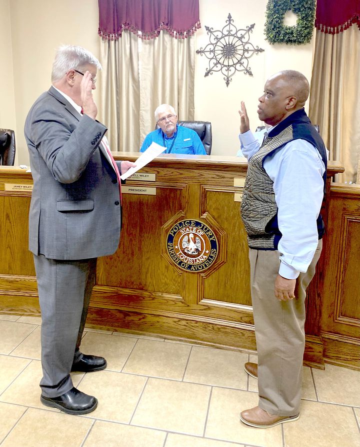 Craig W. Foster Sworn In as New District 6 Juror!