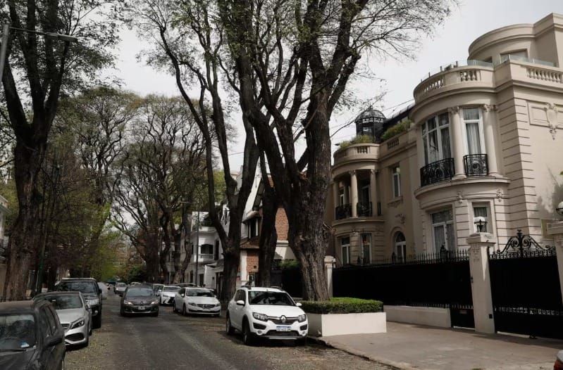 Patrimonio residencial: una casa de época que resiste en uno de los barrios más buscados