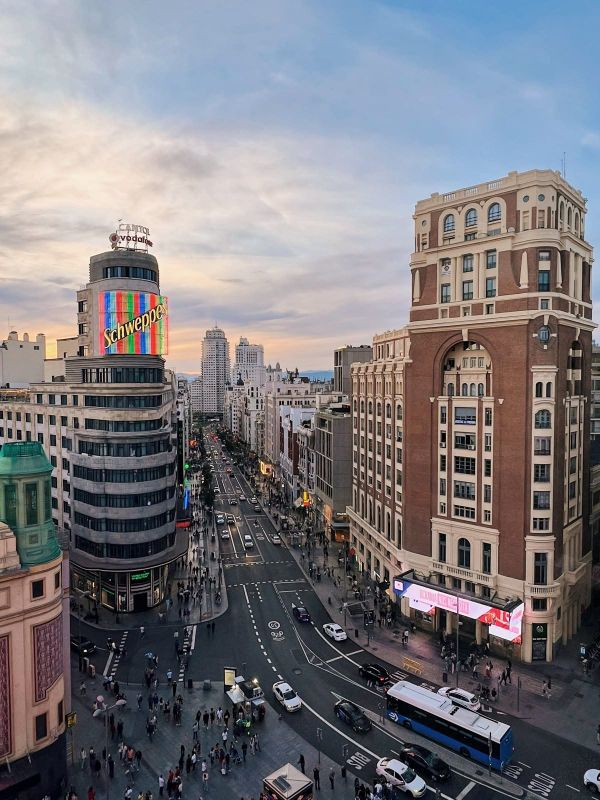 ¿Por qué cada vez más argentinos invierten en España?